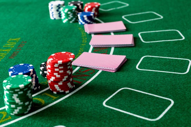 mamislot Bikini Paradise live-dealer interface with table selection